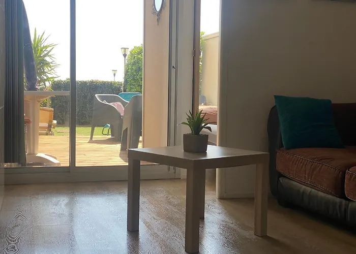 Les Pieds Dans L'eau Daire *